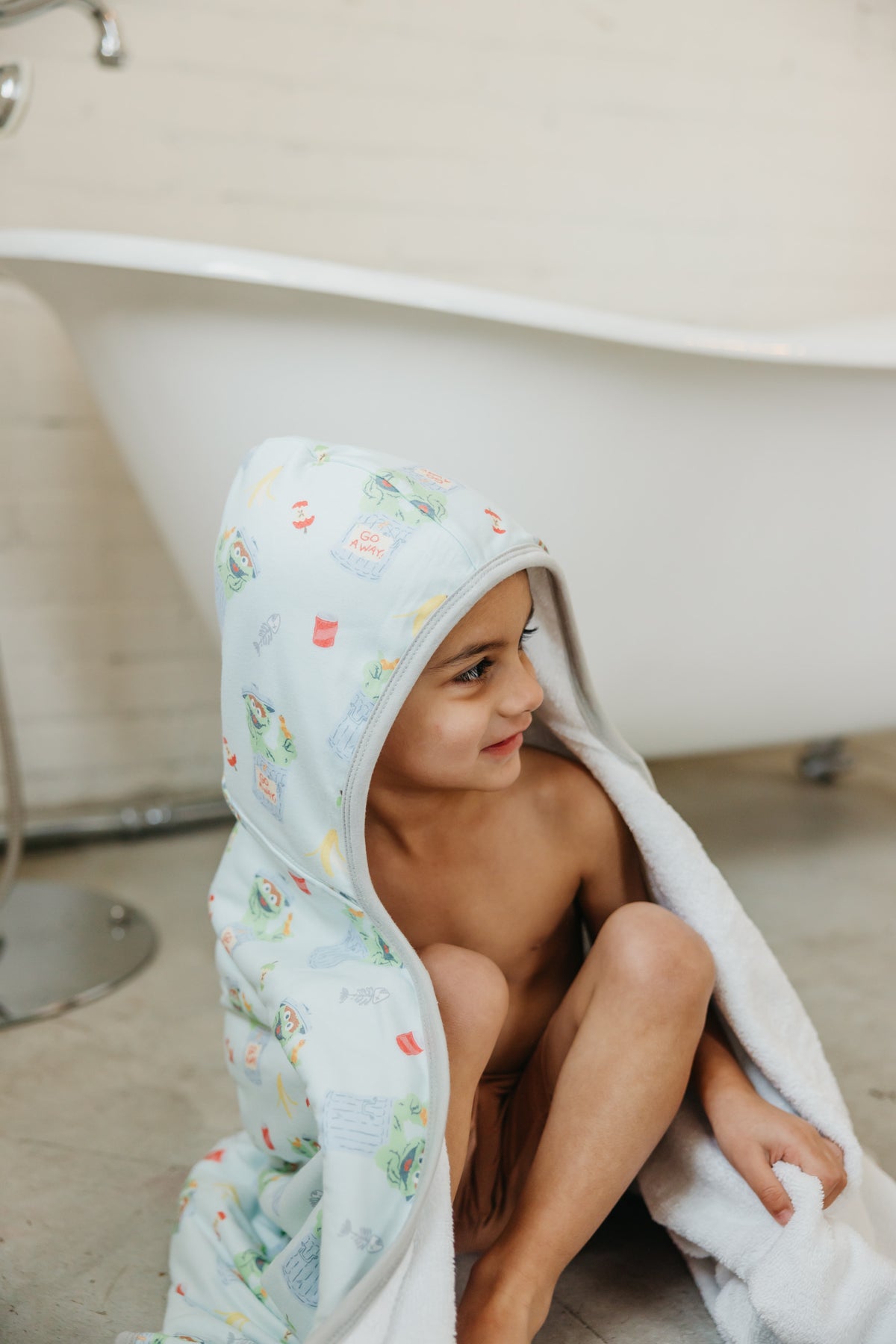 Premium Big Kid Hooded Towel - Oscar the Grouch